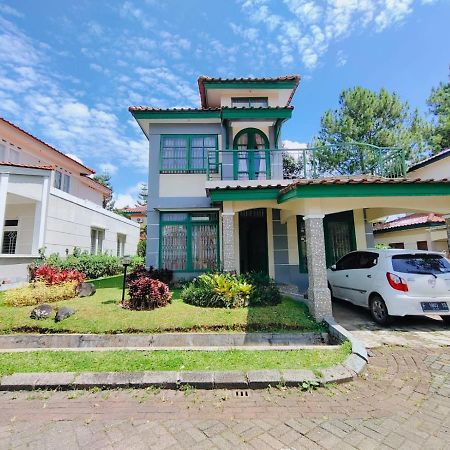 Villa Semesta Cikundul Exteriör bild