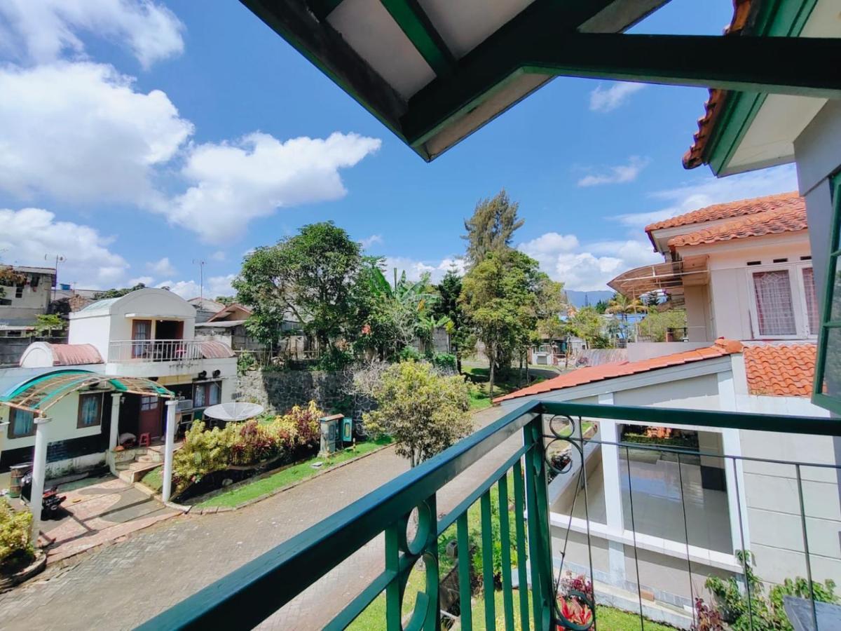 Villa Semesta Cikundul Exteriör bild